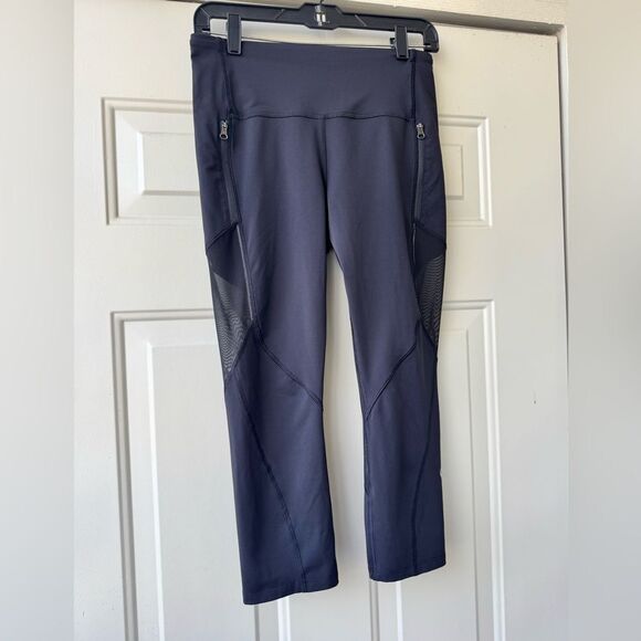 Lululemon Cropped Leggings-Black-Mesh Panels on Legs-Zippered Pockets-Size 8 - Picture 5 of 10